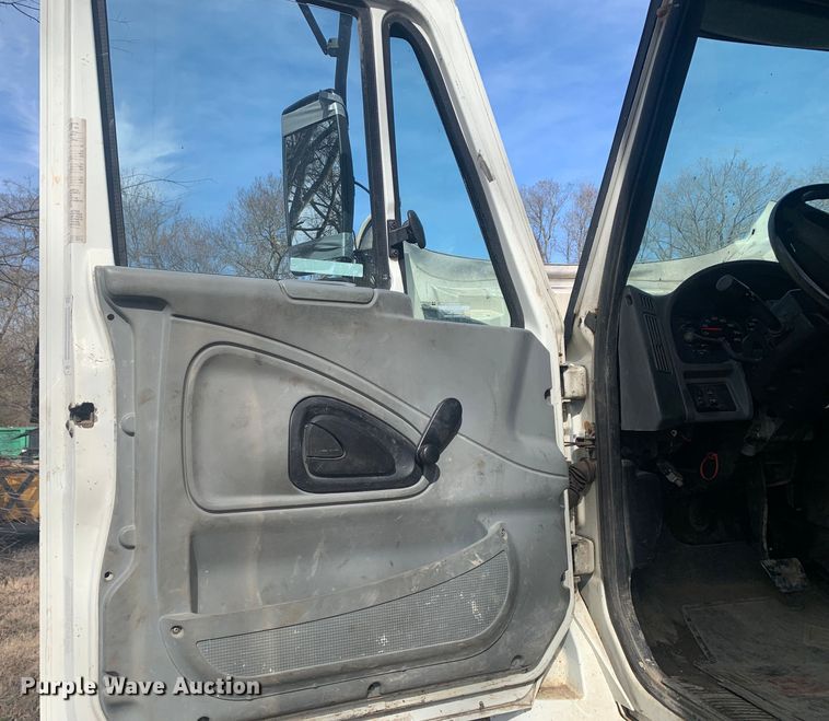 image for item MM9714 2007 International 4300  box truck