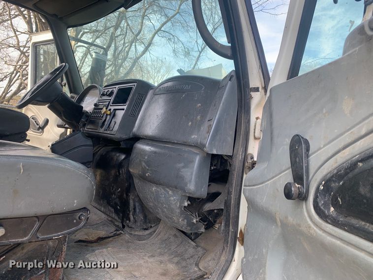 image for item MM9714 2007 International 4300  box truck