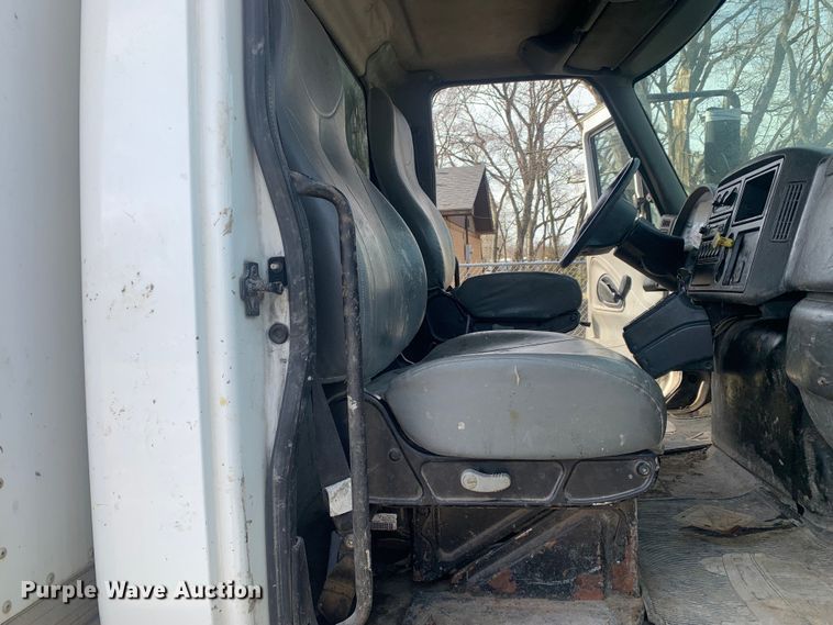 image for item MM9714 2007 International 4300  box truck