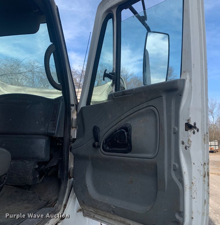 image for item MM9714 2007 International 4300  box truck