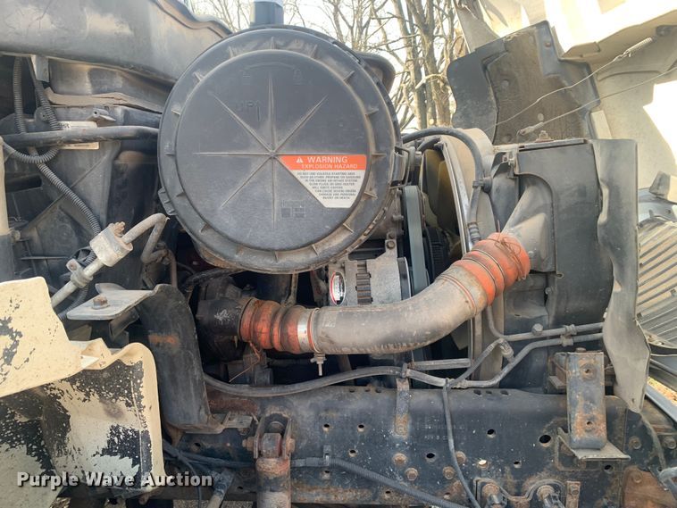 image for item MM9714 2007 International 4300  box truck