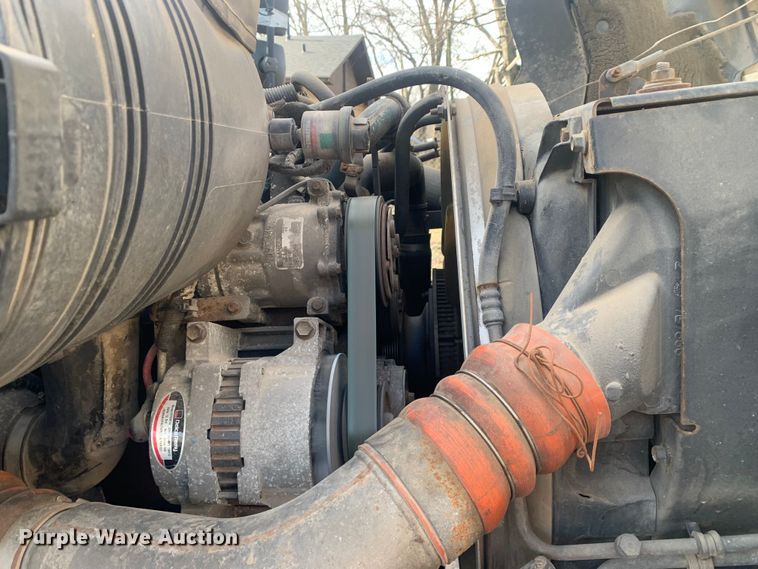 image for item MM9714 2007 International 4300  box truck