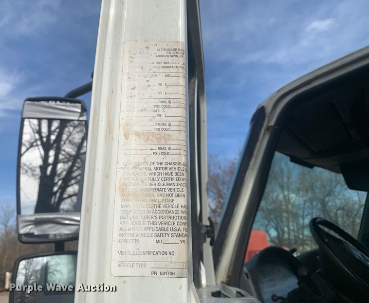 image for item MM9714 2007 International 4300  box truck