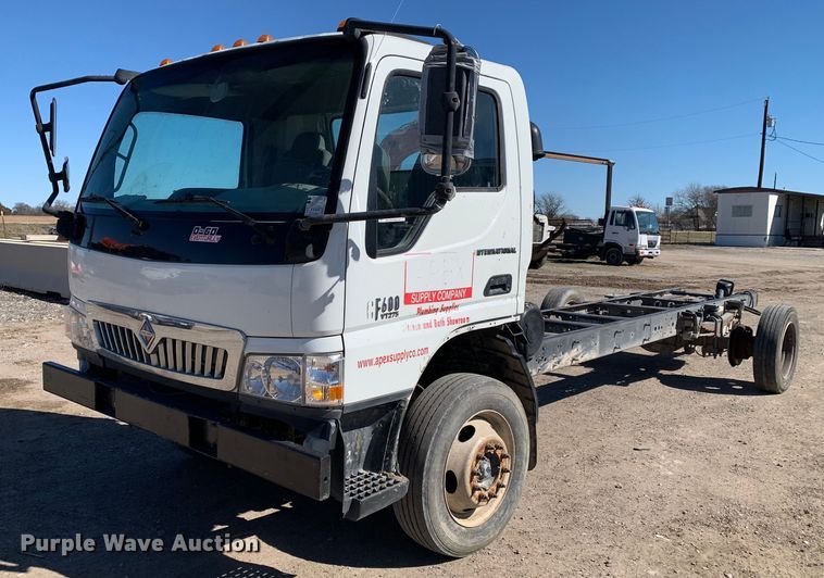 image for item MM9748 2007 International CF600  truck cab and chassis