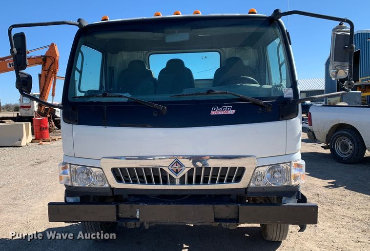 image for item MM9748 2007 International CF600  truck cab and chassis