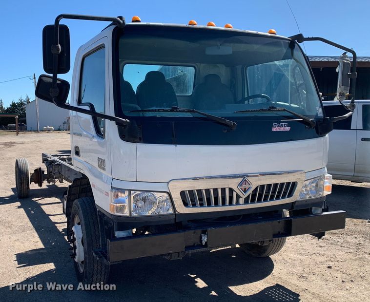 image for item MM9748 2007 International CF600  truck cab and chassis