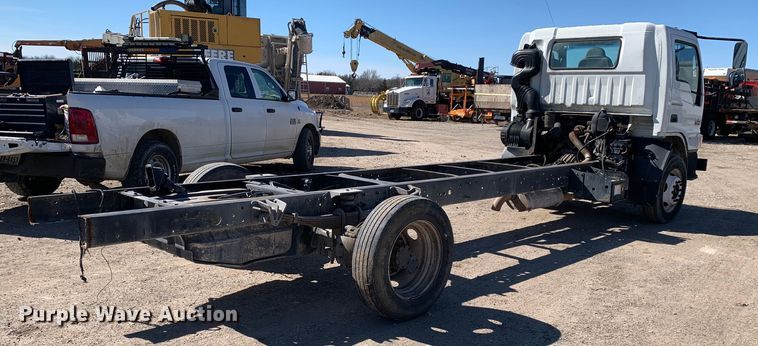 image for item MM9748 2007 International CF600  truck cab and chassis