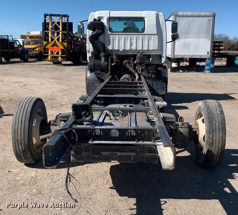 image for item MM9748 2007 International CF600  truck cab and chassis