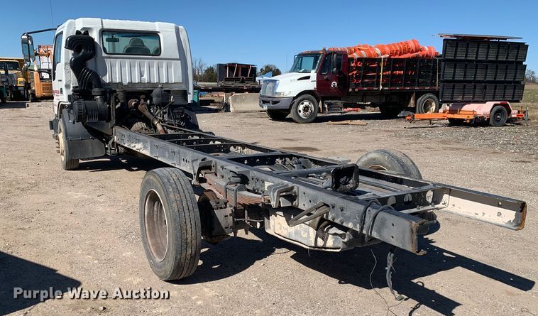 image for item MM9748 2007 International CF600  truck cab and chassis