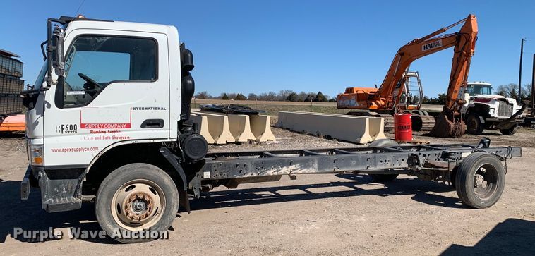 image for item MM9748 2007 International CF600  truck cab and chassis