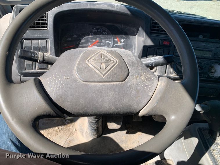 image for item MM9748 2007 International CF600  truck cab and chassis