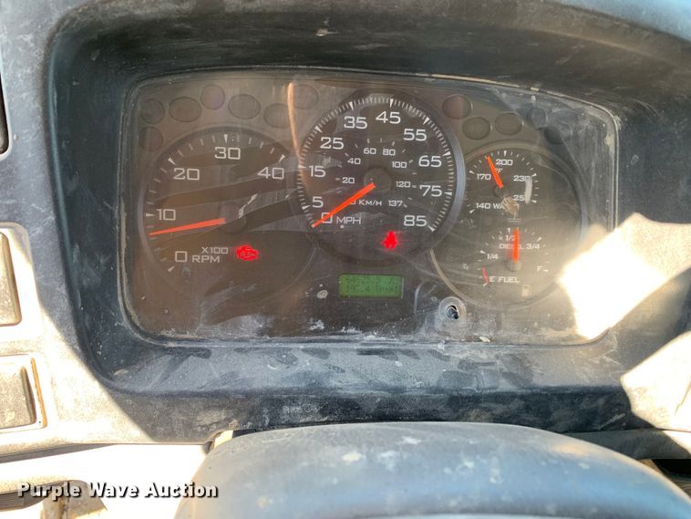 image for item MM9748 2007 International CF600  truck cab and chassis