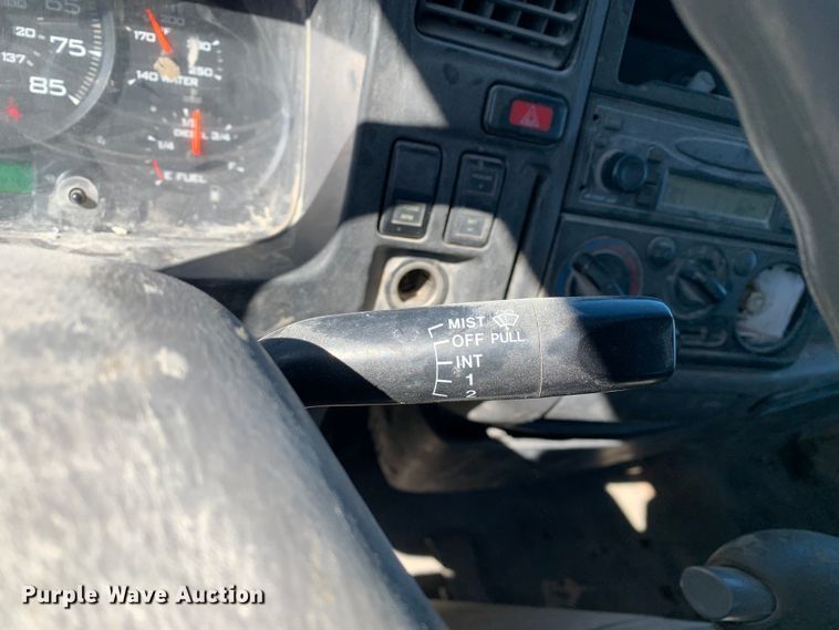 image for item MM9748 2007 International CF600  truck cab and chassis