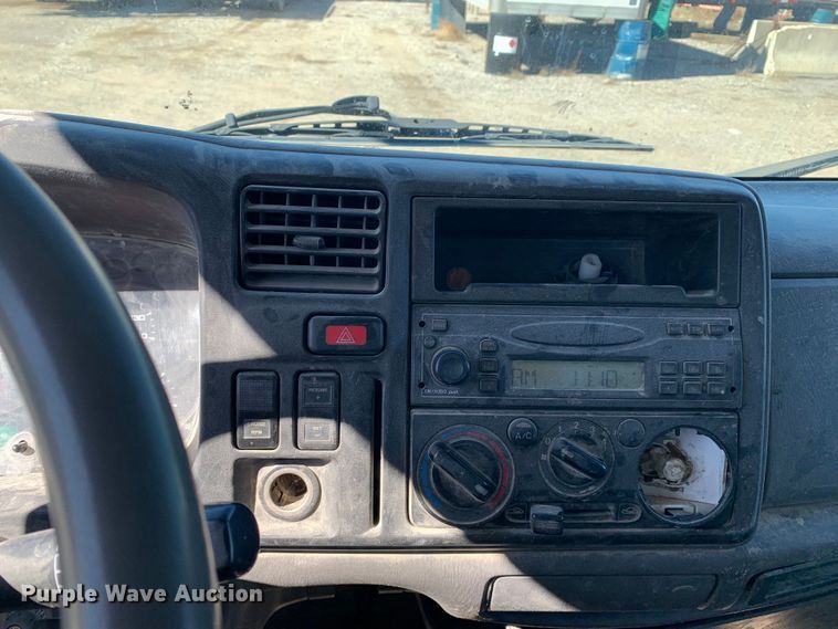 image for item MM9748 2007 International CF600  truck cab and chassis