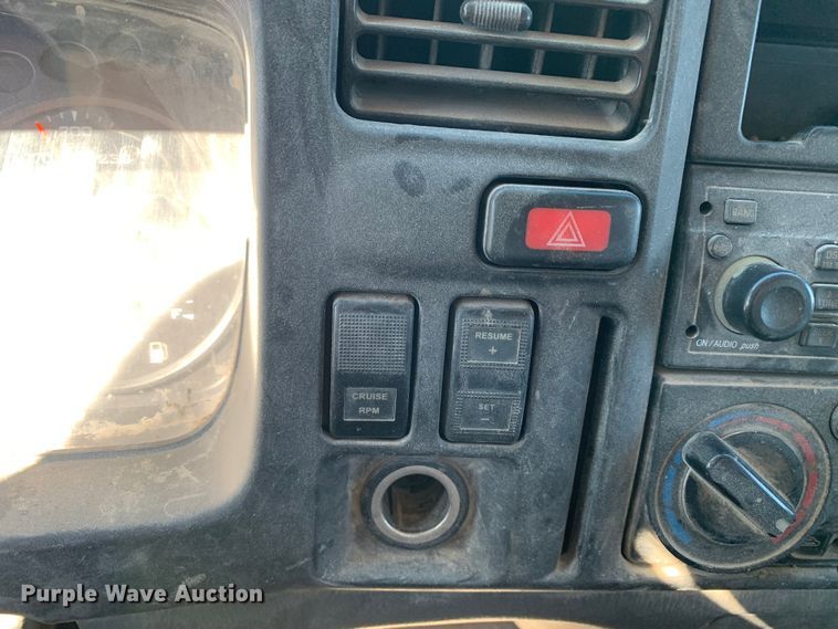 image for item MM9748 2007 International CF600  truck cab and chassis