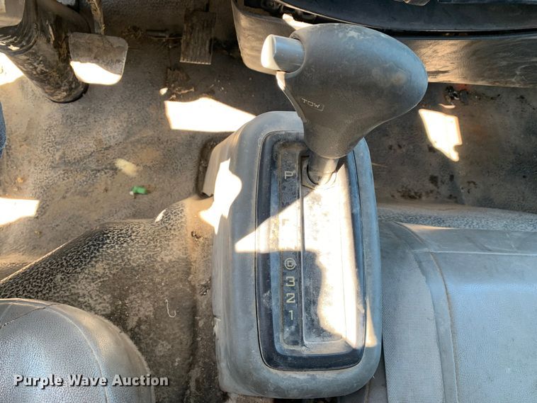 image for item MM9748 2007 International CF600  truck cab and chassis