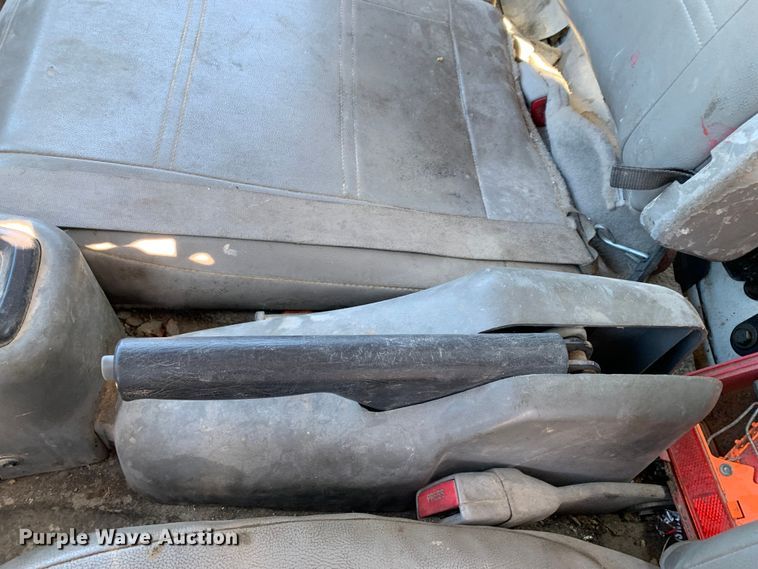 image for item MM9748 2007 International CF600  truck cab and chassis