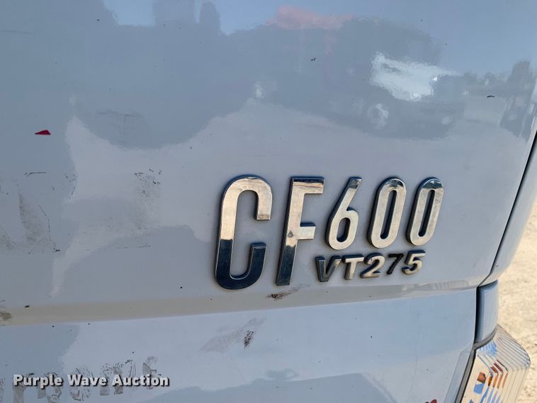 image for item MM9748 2007 International CF600  truck cab and chassis