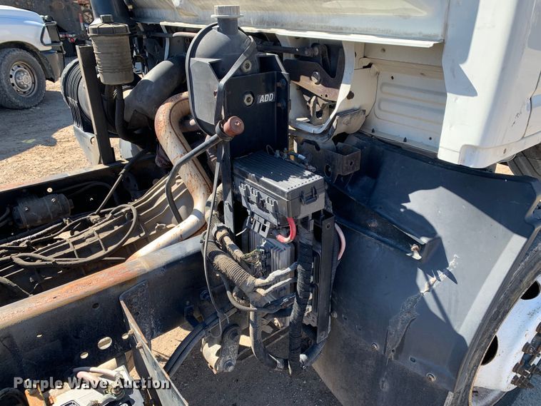 image for item MM9748 2007 International CF600  truck cab and chassis