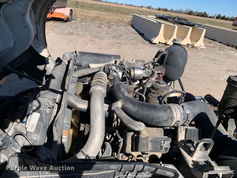 image for item MM9748 2007 International CF600  truck cab and chassis