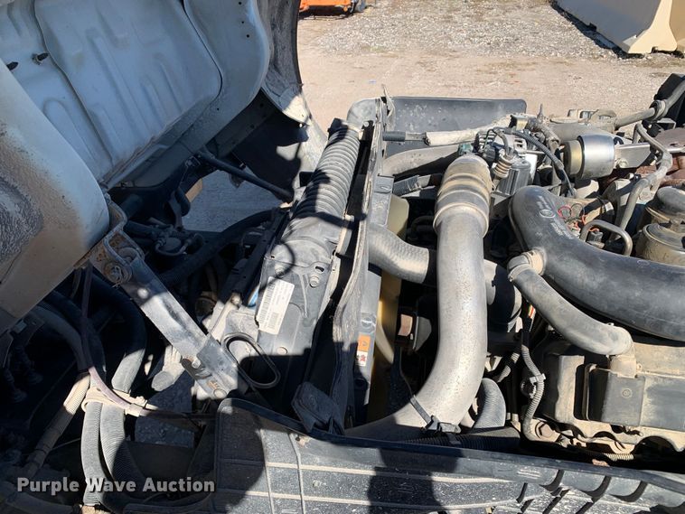 image for item MM9748 2007 International CF600  truck cab and chassis