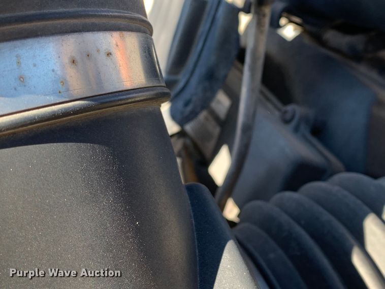 image for item MM9748 2007 International CF600  truck cab and chassis