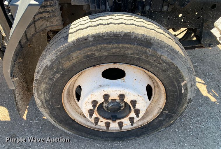 image for item MM9748 2007 International CF600  truck cab and chassis