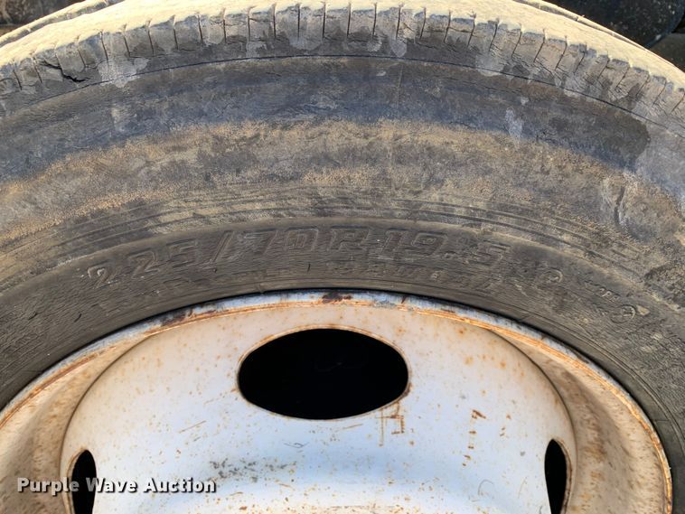 image for item MM9748 2007 International CF600  truck cab and chassis