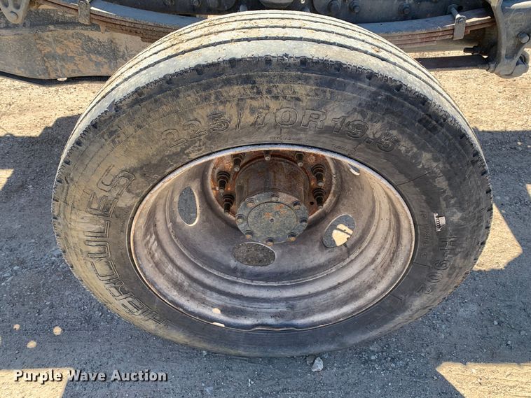 image for item MM9748 2007 International CF600  truck cab and chassis