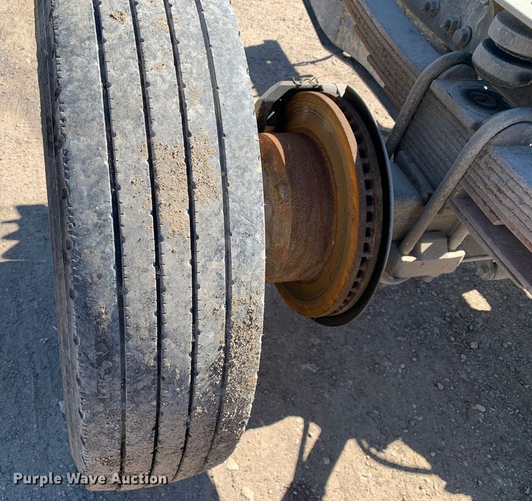 image for item MM9748 2007 International CF600  truck cab and chassis