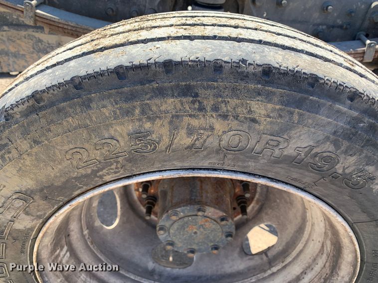 image for item MM9748 2007 International CF600  truck cab and chassis