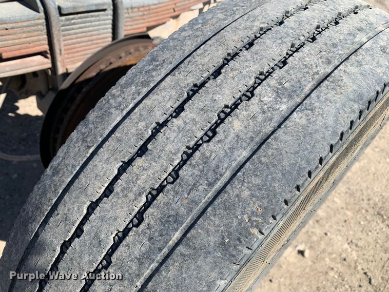 image for item MM9748 2007 International CF600  truck cab and chassis