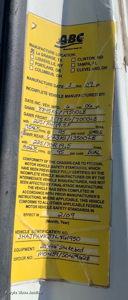 image for item MM9748 2007 International CF600  truck cab and chassis