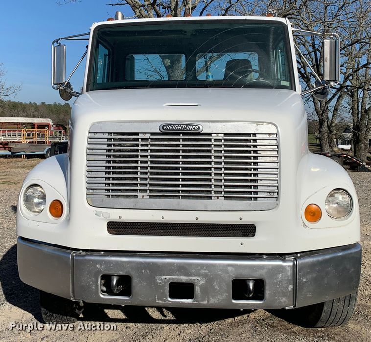 image for item MM9771 1999 Freightliner FL112  semi truck