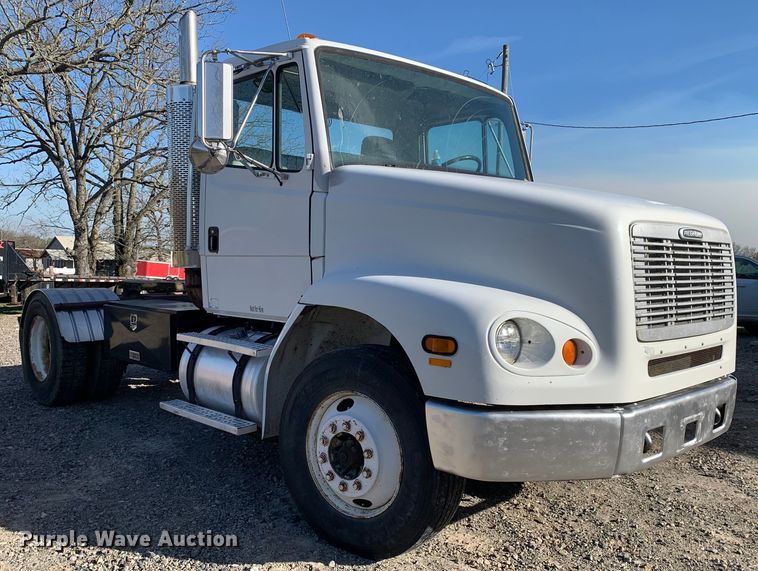 image for item MM9771 1999 Freightliner FL112  semi truck