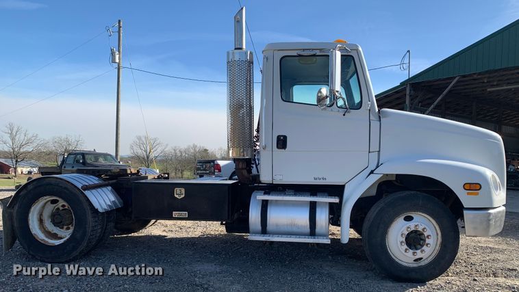 image for item MM9771 1999 Freightliner FL112  semi truck