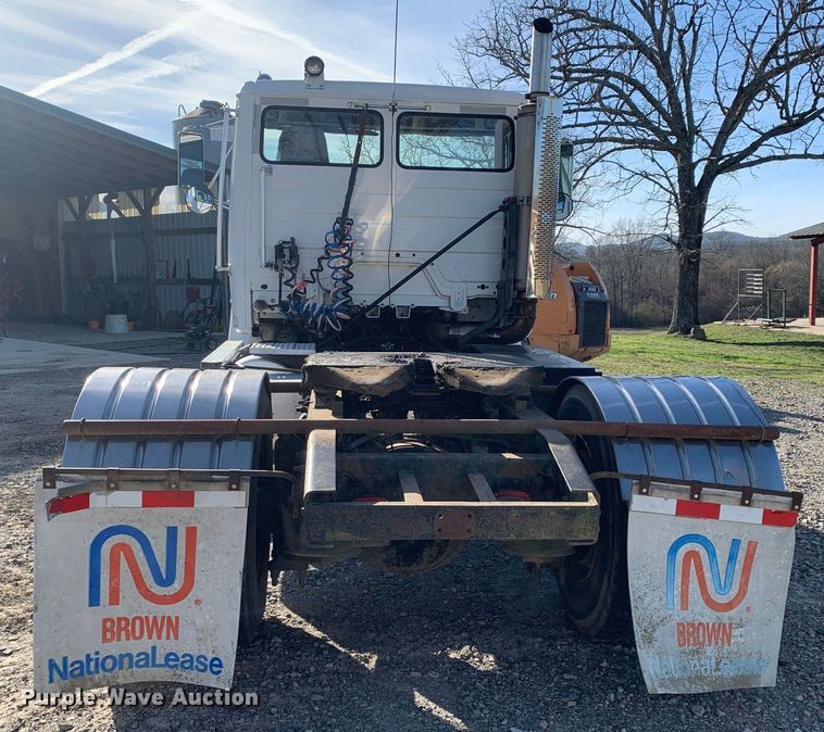 image for item MM9771 1999 Freightliner FL112  semi truck