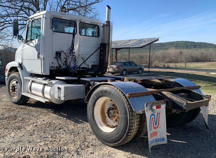 image for item MM9771 1999 Freightliner FL112  semi truck