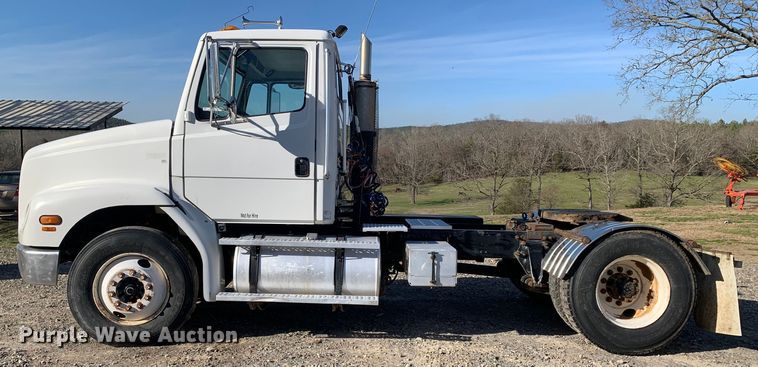 image for item MM9771 1999 Freightliner FL112  semi truck