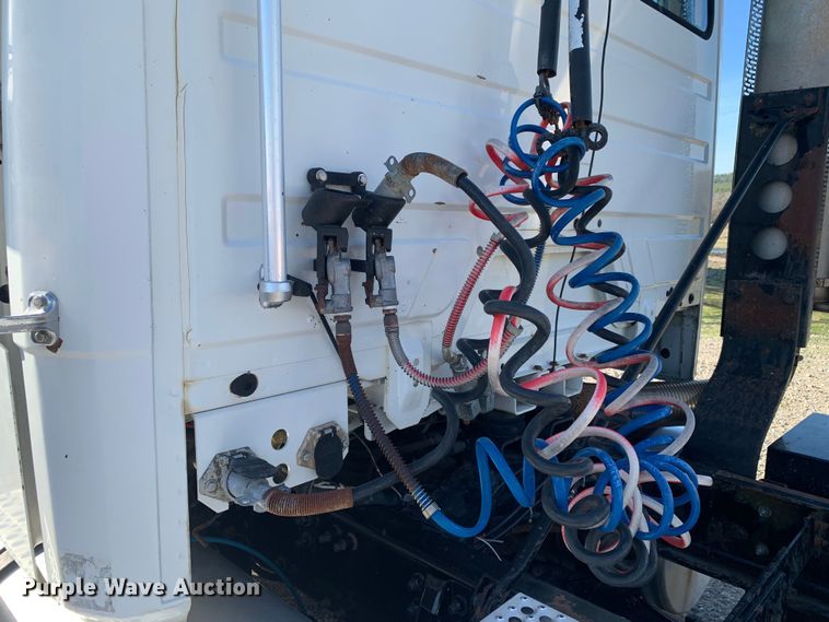 image for item MM9771 1999 Freightliner FL112  semi truck