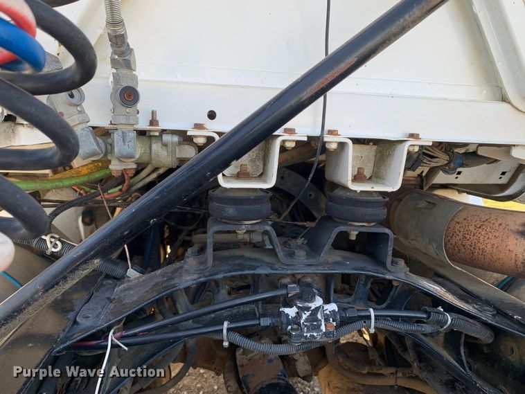 image for item MM9771 1999 Freightliner FL112  semi truck