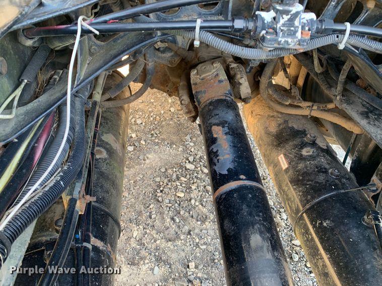 image for item MM9771 1999 Freightliner FL112  semi truck