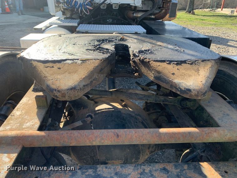 image for item MM9771 1999 Freightliner FL112  semi truck