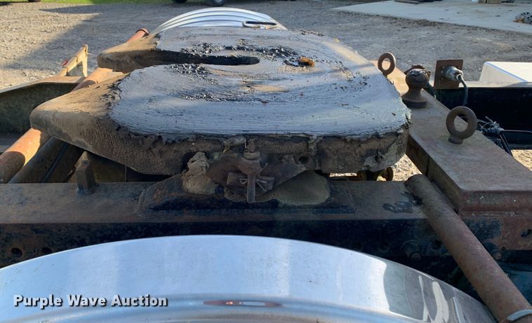 image for item MM9771 1999 Freightliner FL112  semi truck