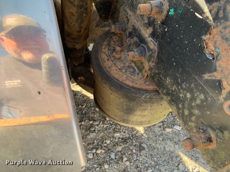 image for item MM9771 1999 Freightliner FL112  semi truck