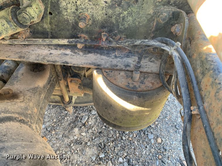 image for item MM9771 1999 Freightliner FL112  semi truck