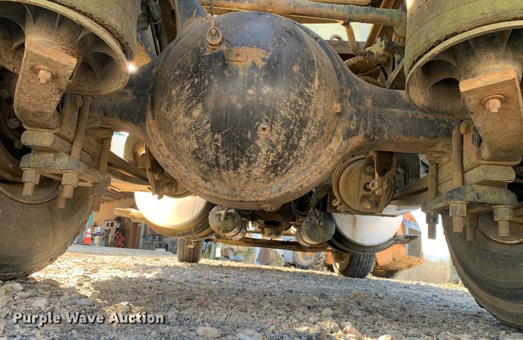 image for item MM9771 1999 Freightliner FL112  semi truck