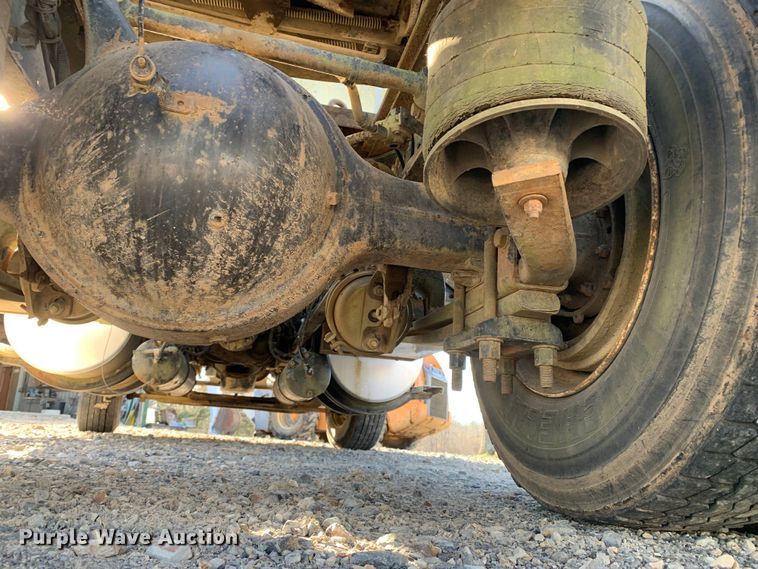 image for item MM9771 1999 Freightliner FL112  semi truck