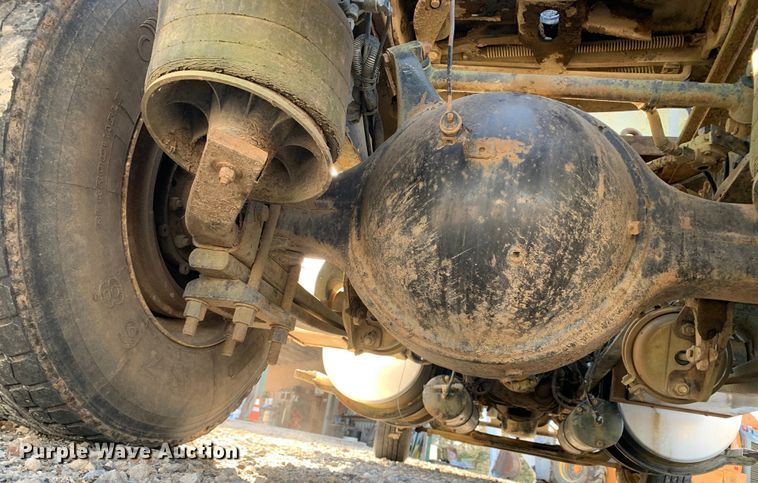 image for item MM9771 1999 Freightliner FL112  semi truck