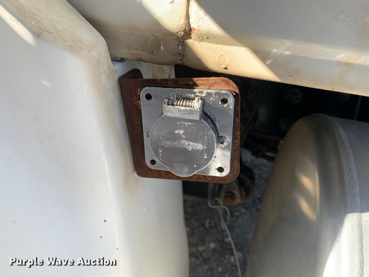 image for item MM9771 1999 Freightliner FL112  semi truck